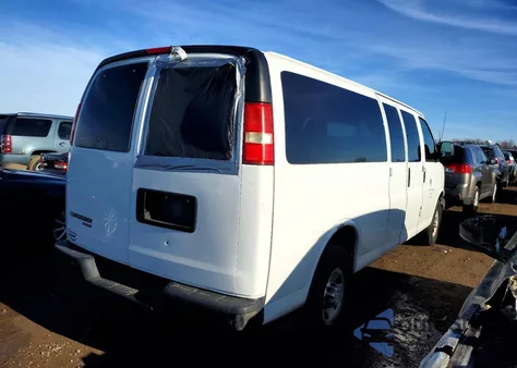 2015 Chevrolet Express G3500 Ls z USA, uszkodzony, nr VIN 1GAZGZFG3F1195230